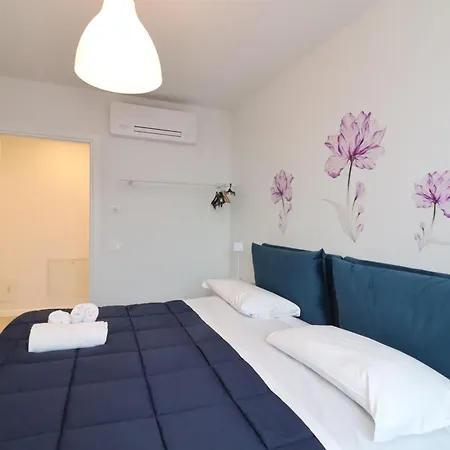 Rose Apartment *